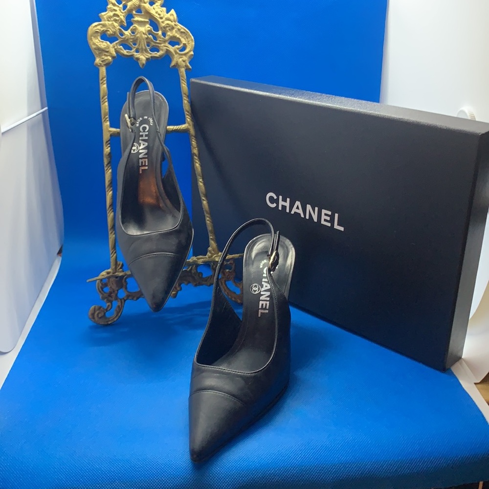Signature Vintage Chanel Black Leather Slingback Pumps Size 36